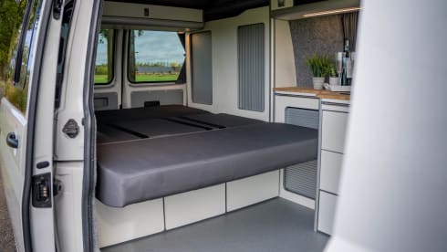Volkswagen T5/6 5 person camper for rent
