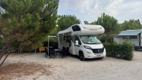Cleo&Cezar – 7 berth Chausson Flash C656 semi-integrated from 2019