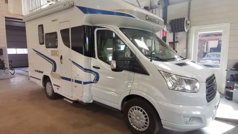 Compact 4-seater Volkswagen campervan 