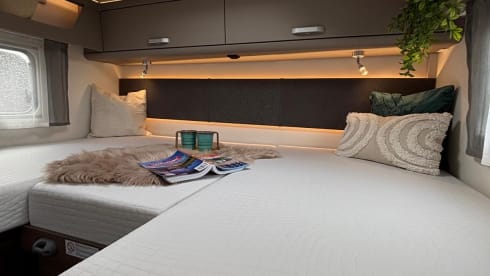 Making Memories 3 – 4persoons Ford Carado T447 half integraal uit 2025 met een Hefbed