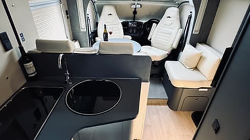Bluff – Luxury 4 berth Laika Kosmo Motorhome / Camper - Brand New 2024 - Automatic
