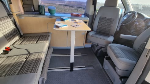 "De Witte" – 4p Volkswagen bus from 2004