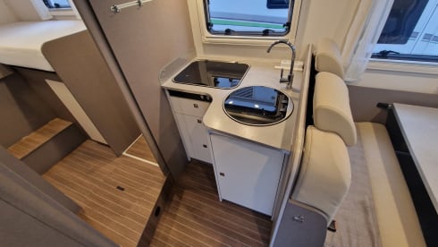 Luxe Etrusco Automaat met enkele bedden/hefbed ,grote garage