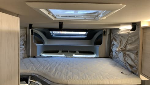 Clan Calder Motorhome – Luxury 4 berth Autotrail Automatic