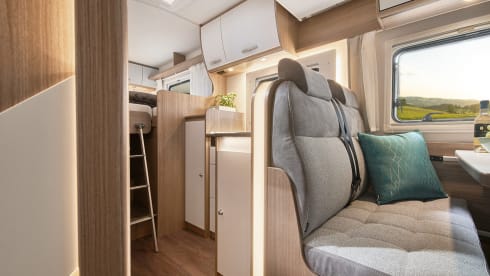 11/20 – 2 berth motorhome with single beds - Automatic