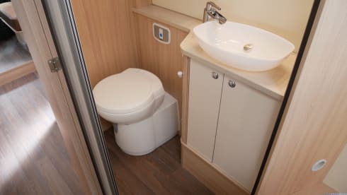 Bürstner Ixeo 734 '30 Edition, Queen bed, Lift-down bed!!!