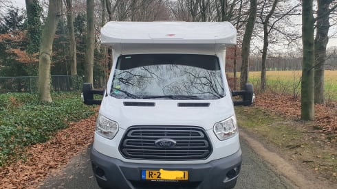 Rijdt erg comfortabel.  – Luxuriously furnished Rollerteam with length beds. 2.10 m standing height. Two air conditioners