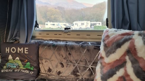 FAMILY MOHO with central heating, AirCon, solar power and TV