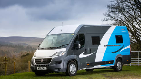 Lottie – Large 2 Berth Campervan