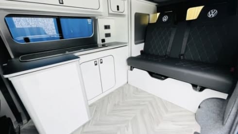 Bluey the Transporter Heeler – VW T6 Petrol Blue, 4-Berth