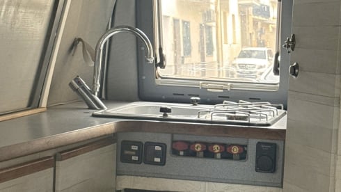 Lola  – Van Automatico