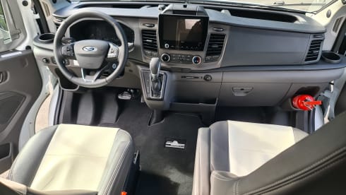 T814XB – Chausson 777GA Automatic Titanium Premium very luxurious, km free
