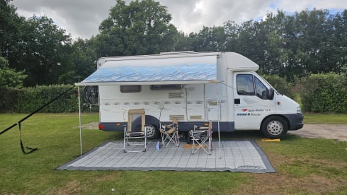 Cozy Fiat Ducato camper – your ticket to freedom!