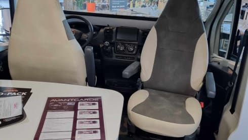 Utopia – 4p Peugeot semi-integrated uit 2024