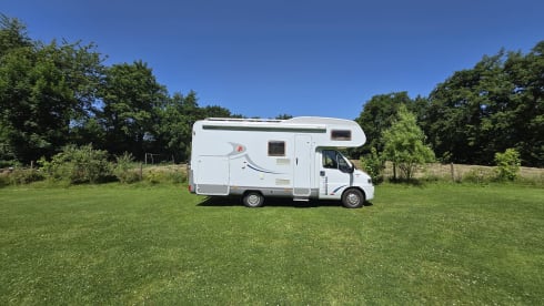 Fietje – Super leuke en nette Alkoof camper