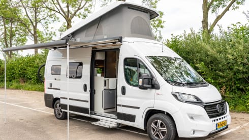 Luxe Hymer buscamper met lengte bedden