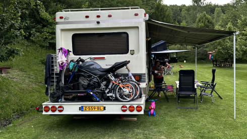 Amerikaanse camper – 6-person Ford E350 7.3L V8 turbo diesel