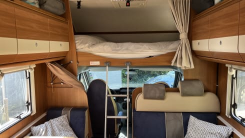 Memo – 6 person Carado alcove camper
