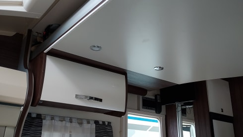 4-person Benimar semi-integrated from December 2016 euro6