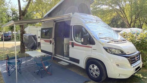 Le Fourgon Perché – A compact and comfortable converted van!