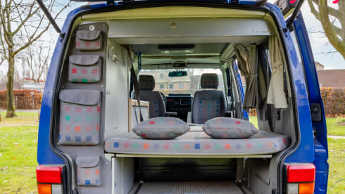 Foelie – 4p Volkswagen campervan uit 2002