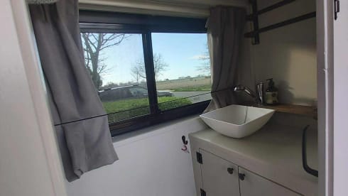 2p Peugeot bus uit 2016