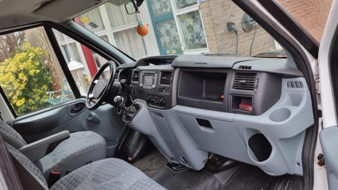 4p Ford campervan uit 2009