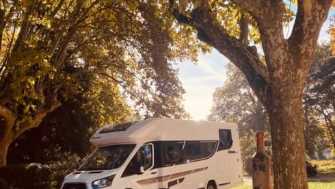 New Benimar Cocoon 463 10/2022 with silent roof air conditioning