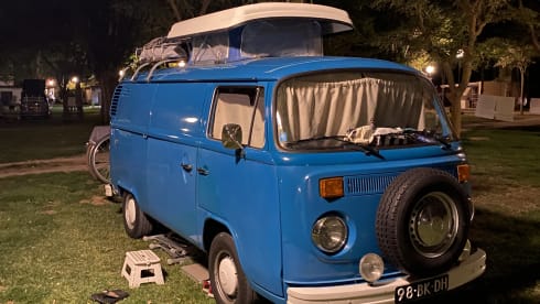 Blue  – Blauwe Volkswagen campervan uit 1978