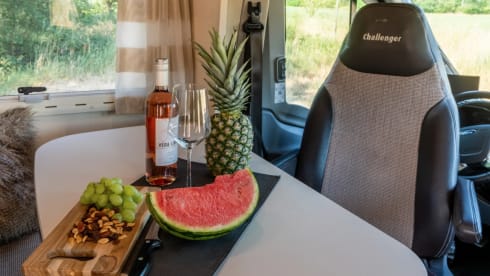 Challenger! – Ruime, moderne en luxe camper met 4 vaste slaapplekken - XL garage