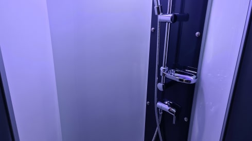 L199VP – Chausson 777GA Automatic Titanium VIP very luxurious, km free