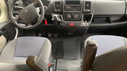 4p Citroën semi-integrated uit 2015