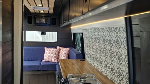 Effie – 3 berth Mercedes-Benz campervan
