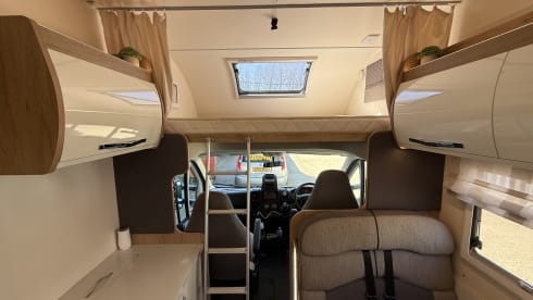 Davina – Luxury 2021 Roller Team 746 - 6 Berth 5 Seatbelts - Adventure Awaits!