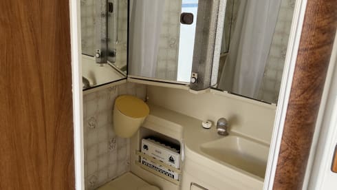 Lucky 88 – Panaromic view, spatious Hymer fully equiped