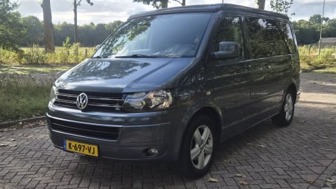 United – 4p Volkswagen campervan uit 2008