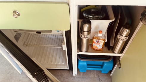 Betsie – 2p Renault campervan uit 2002