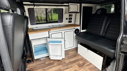 Gary – 4 berth Volkswagen Transporter Campervan