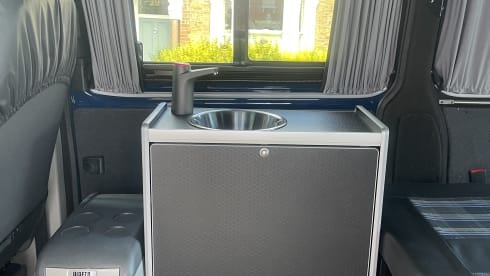 LWB Automatic VW Transporter – Beautiful Blue Transporter. Automatic, Long Wheel Base. Central London 