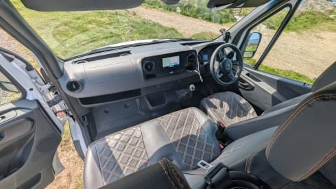 The Wanderer – 4 berth Mercedes-Benz Sprinter Off Grid 2018