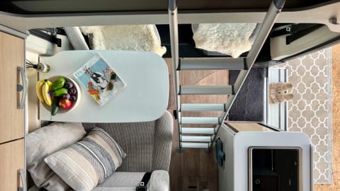 Freeda – Luxury off-grid Hymer (4p) roof tent