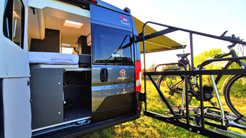 Adria Supreme LUXE bus camper (automatic / year 2021)