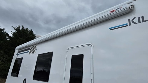 Rimor has it. –     La Grande Fuga – Spazioso camper familiare a 6 posti letto