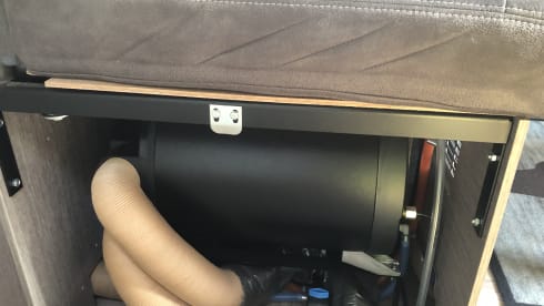 George III – 4p Pössl bus uit 2019
