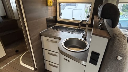 R15 – 5p Knaus semi-integrated uit 2020