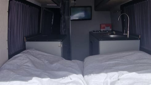 Dream Camper – Spacious LWB VW Crafter