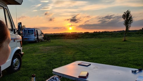 Gouwe Ouwe! – Retro, comfortable, spacious inside and compact outside.