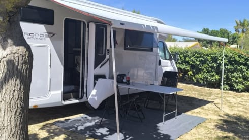 Luxurious new 6-person Roller Team Kronos Advance semi-integrated from 2024