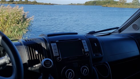 vakantiehuisje op 4 wielen – 2p Karmann bus, with air conditioning in living area