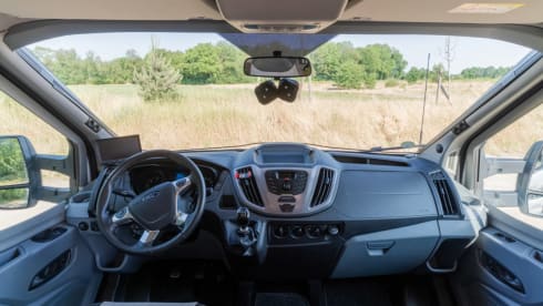 Challenger! – Ruime, moderne en luxe camper met 4 vaste slaapplekken - XL garage
